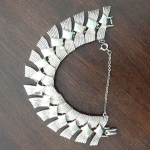 Coro Vintage Goldtone Bracelet 7" safety chain Bow design